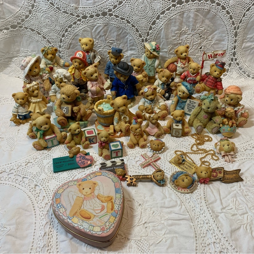 Cherished Teddies LARGE LOT of vintage CT BEARS NO BOXES